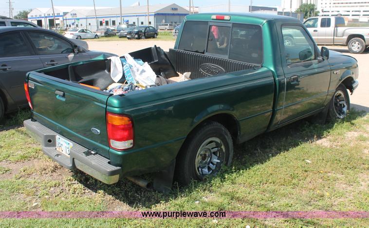 image for item I7981 1999 Ford Ranger XLT pickup truck