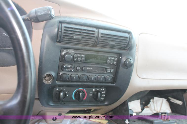 image for item I7981 1999 Ford Ranger XLT pickup truck