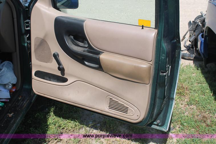 image for item I7981 1999 Ford Ranger XLT pickup truck