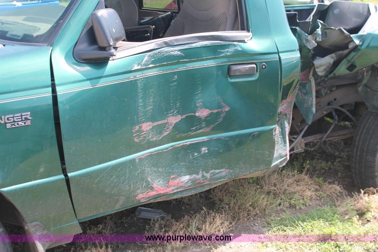 image for item I7981 1999 Ford Ranger XLT pickup truck