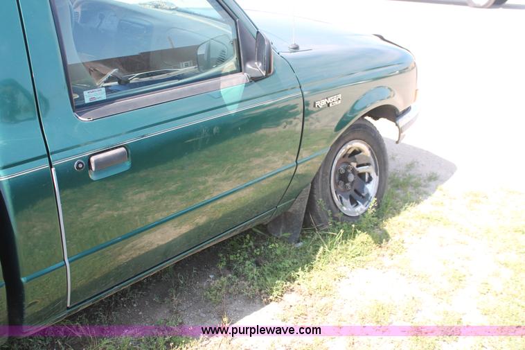 image for item I7981 1999 Ford Ranger XLT pickup truck