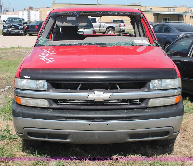 image for item I7982 1999 Chevrolet Silverado 1500 Extended Cab pickup truck