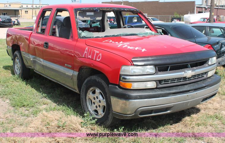 image for item I7982 1999 Chevrolet Silverado 1500 Extended Cab pickup truck