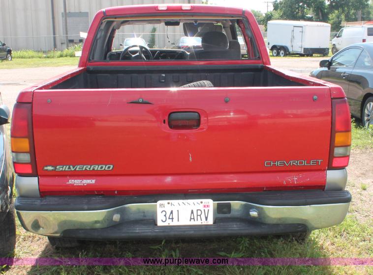 image for item I7982 1999 Chevrolet Silverado 1500 Extended Cab pickup truck