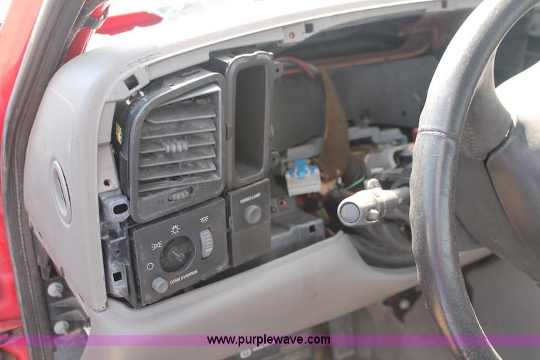 image for item I7982 1999 Chevrolet Silverado 1500 Extended Cab pickup truck