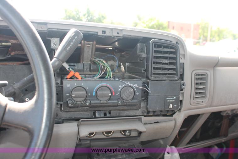 image for item I7982 1999 Chevrolet Silverado 1500 Extended Cab pickup truck