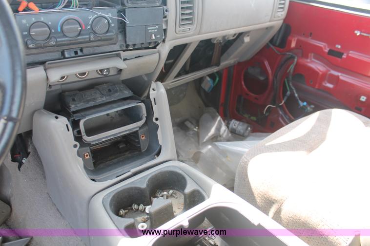 image for item I7982 1999 Chevrolet Silverado 1500 Extended Cab pickup truck