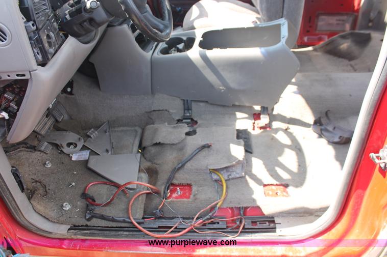 image for item I7982 1999 Chevrolet Silverado 1500 Extended Cab pickup truck