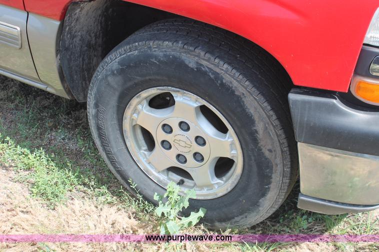 image for item I7982 1999 Chevrolet Silverado 1500 Extended Cab pickup truck