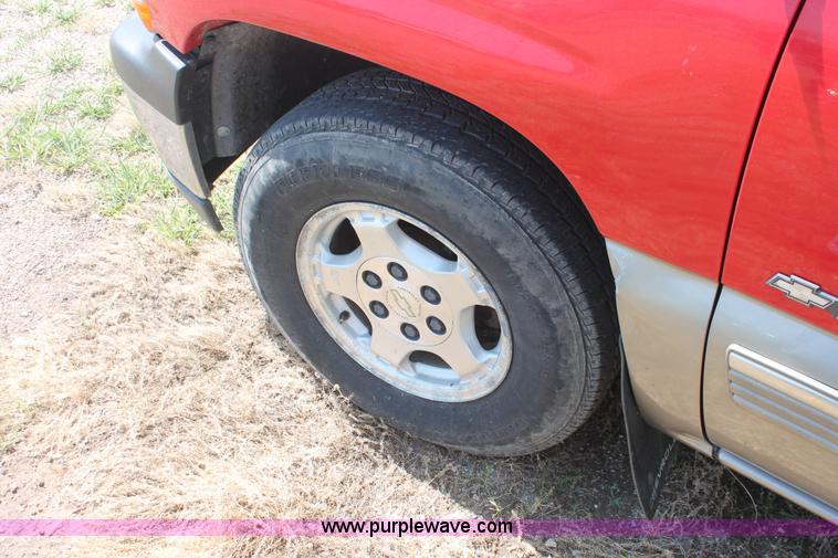 image for item I7982 1999 Chevrolet Silverado 1500 Extended Cab pickup truck