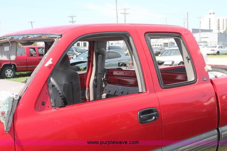 image for item I7982 1999 Chevrolet Silverado 1500 Extended Cab pickup truck