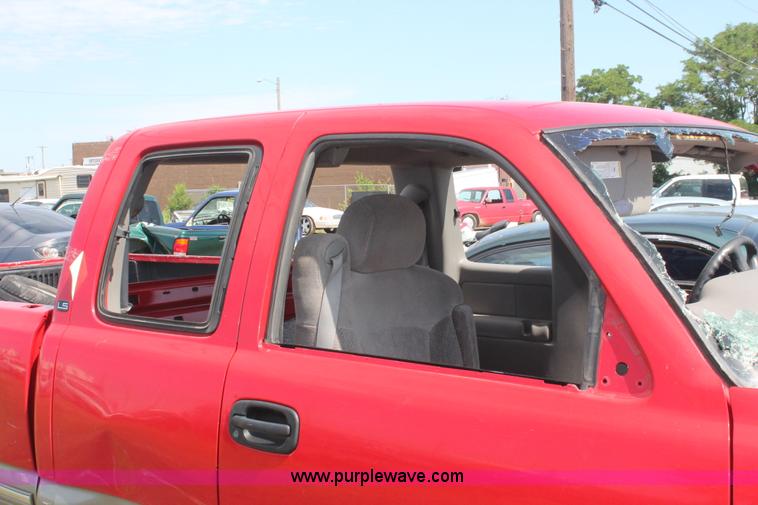 image for item I7982 1999 Chevrolet Silverado 1500 Extended Cab pickup truck