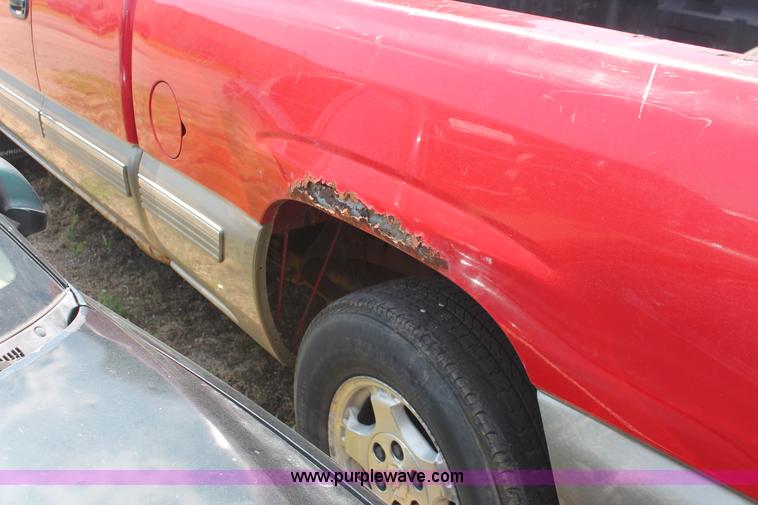 image for item I7982 1999 Chevrolet Silverado 1500 Extended Cab pickup truck