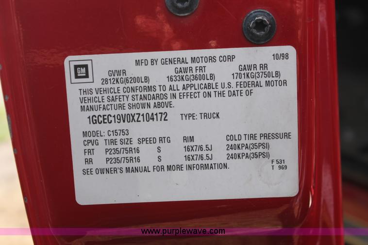 image for item I7982 1999 Chevrolet Silverado 1500 Extended Cab pickup truck