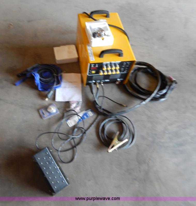 image for item AC9995 Everlast AC/DC TIG-200P welder
