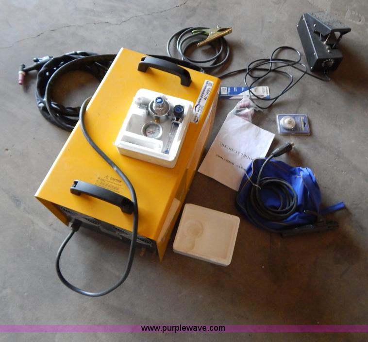 image for item AC9995 Everlast AC/DC TIG-200P welder