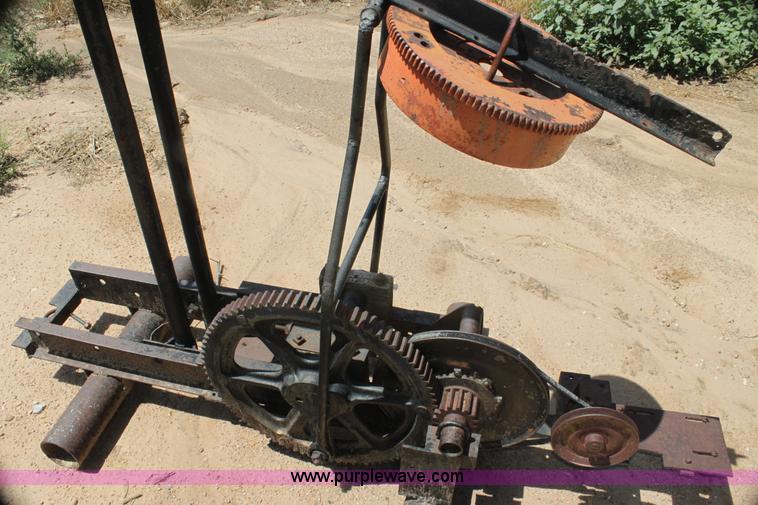 Mini oil well pump jack in Cunningham, KS Item AE9162 sold Purple Wave