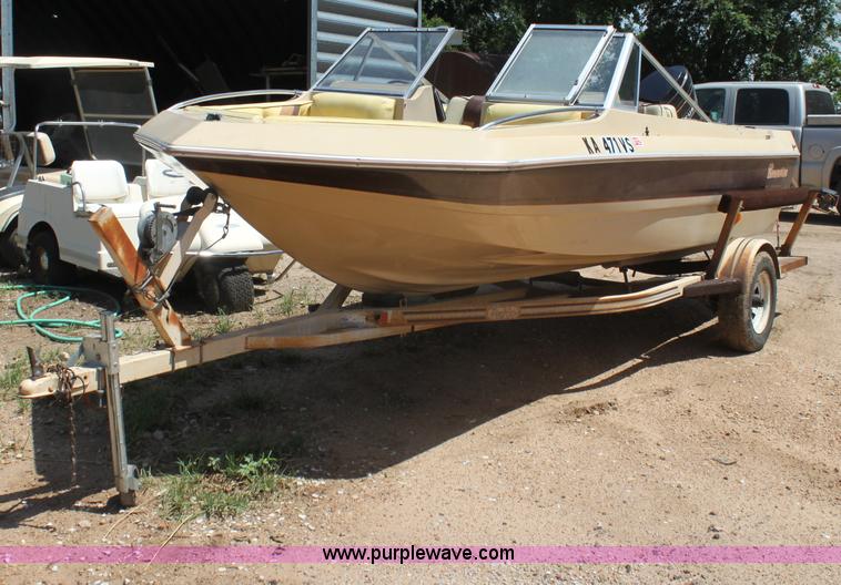 image for item AE9163 1984 Cimarron 16' ski boat
