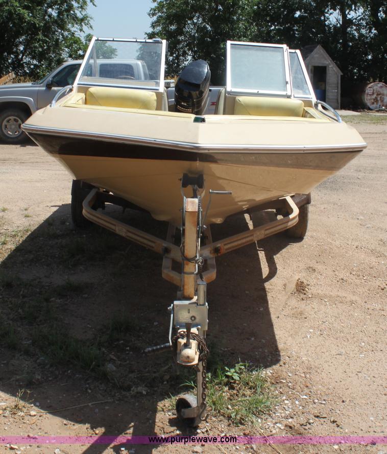 image for item AE9163 1984 Cimarron 16' ski boat