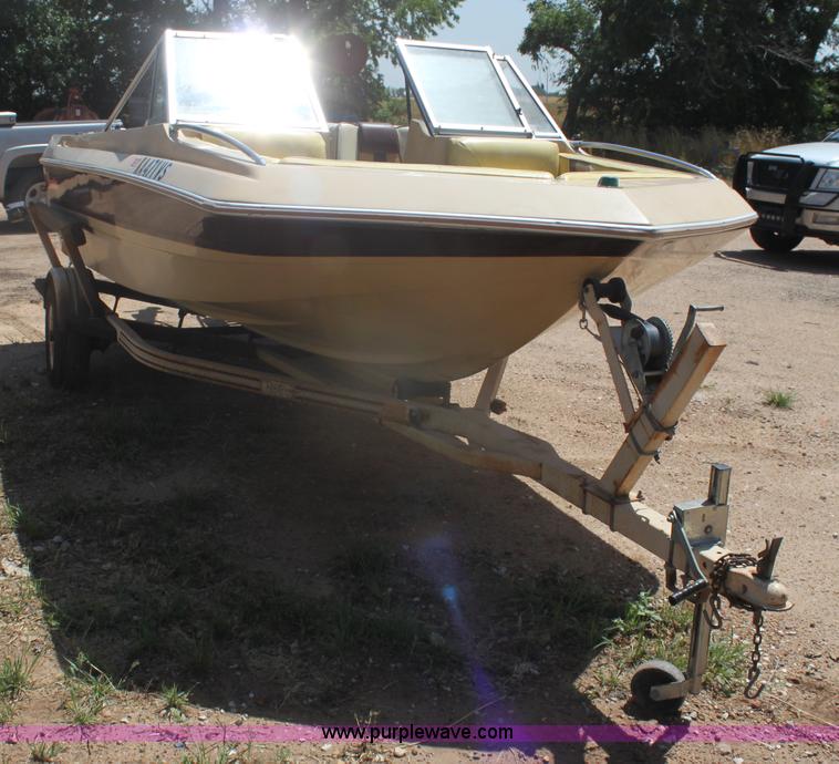 image for item AE9163 1984 Cimarron 16' ski boat