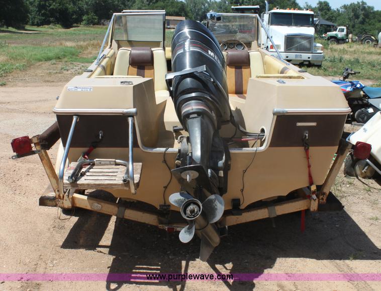 image for item AE9163 1984 Cimarron 16' ski boat