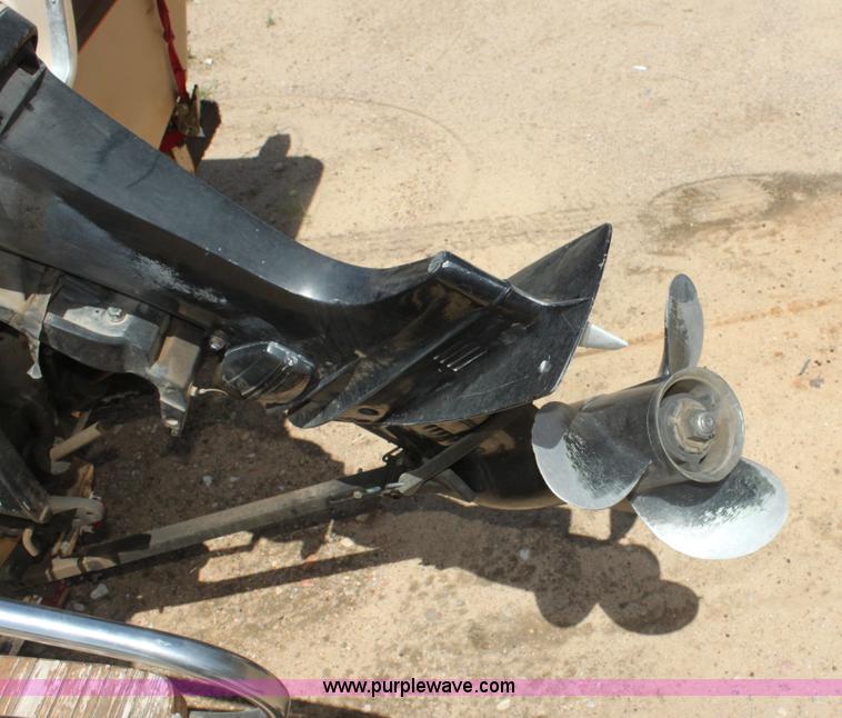 image for item AE9163 1984 Cimarron 16' ski boat