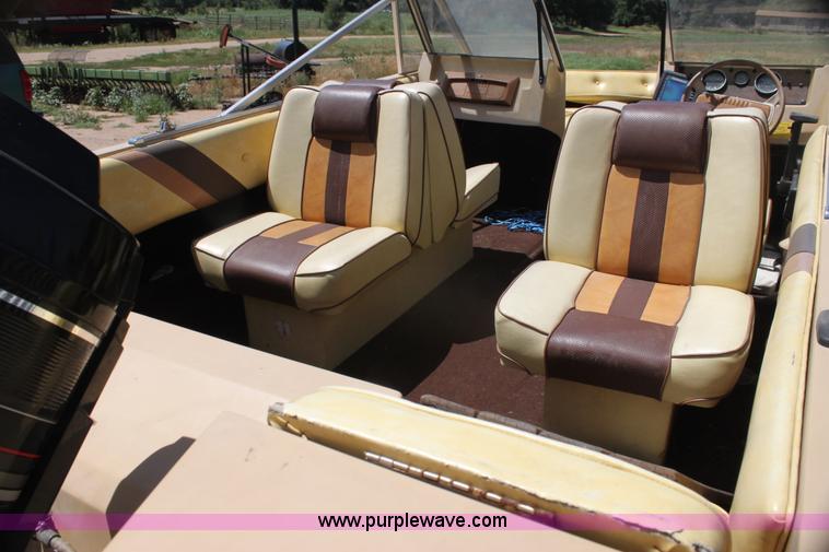 image for item AE9163 1984 Cimarron 16' ski boat