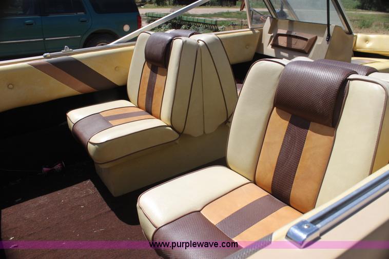 image for item AE9163 1984 Cimarron 16' ski boat