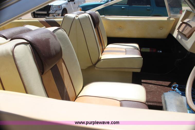 image for item AE9163 1984 Cimarron 16' ski boat