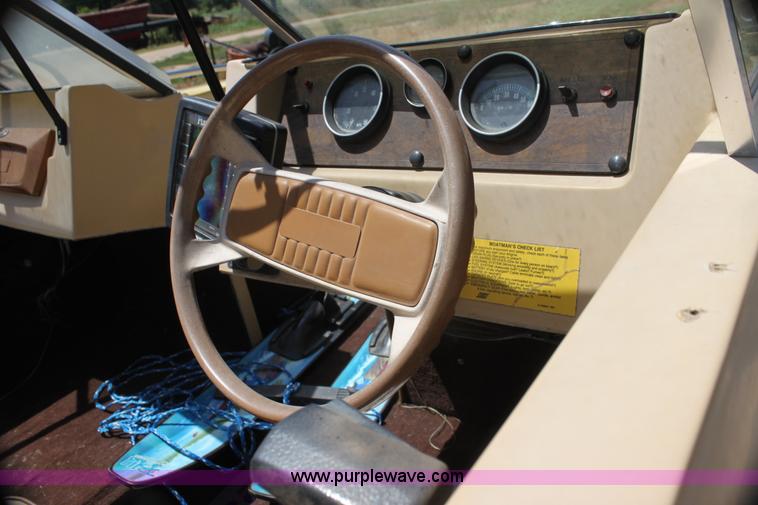 image for item AE9163 1984 Cimarron 16' ski boat