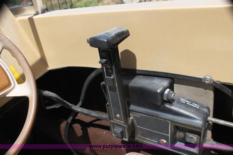 image for item AE9163 1984 Cimarron 16' ski boat