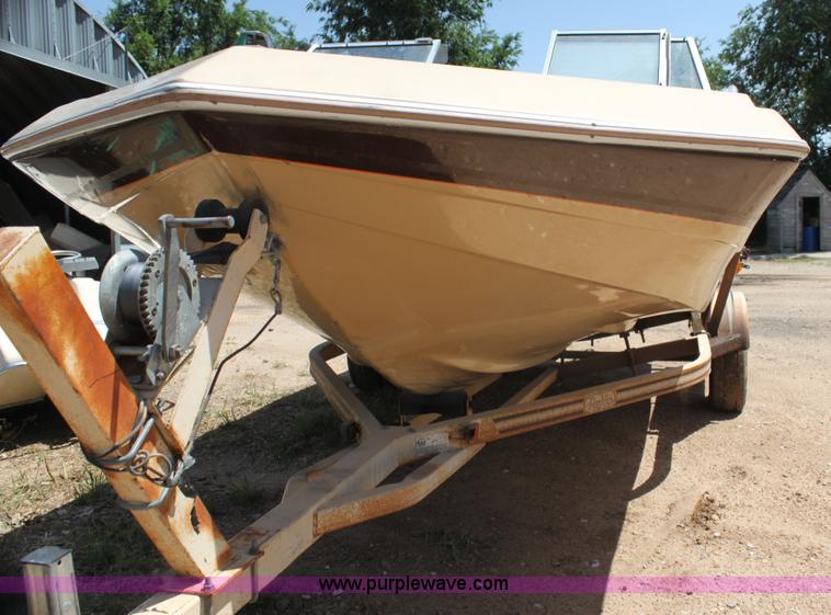 image for item AE9163 1984 Cimarron 16' ski boat
