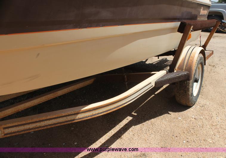 image for item AE9163 1984 Cimarron 16' ski boat