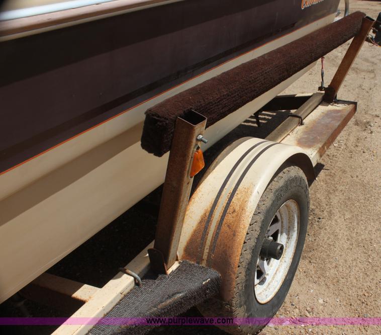 image for item AE9163 1984 Cimarron 16' ski boat