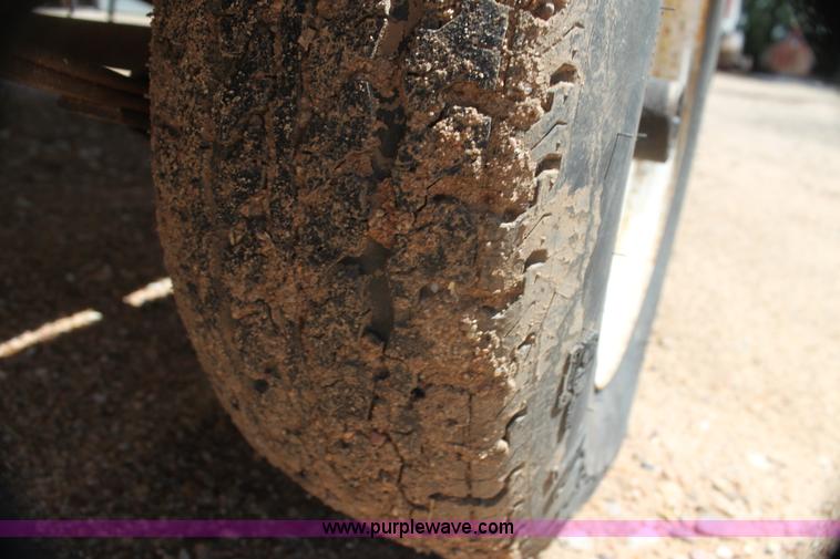 image for item AE9163 1984 Cimarron 16' ski boat