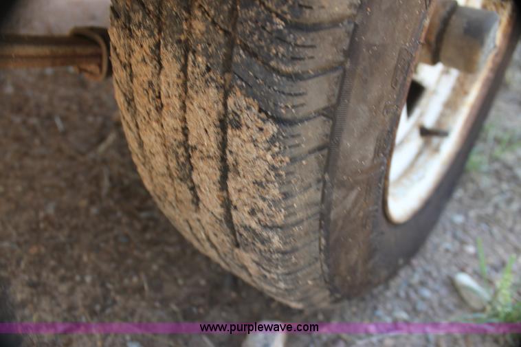 image for item AE9163 1984 Cimarron 16' ski boat