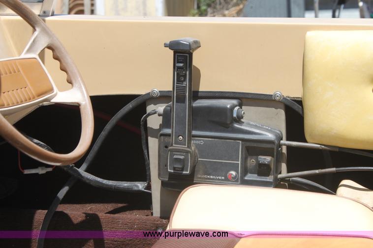 image for item AE9163 1984 Cimarron 16' ski boat