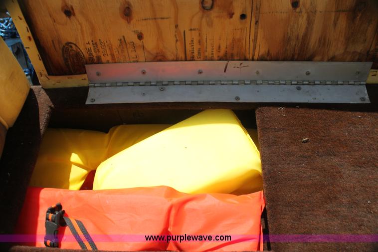 image for item AE9163 1984 Cimarron 16' ski boat