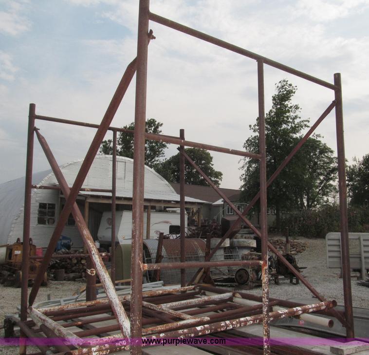 image for item AE9495 Shop built scaffold on running gear