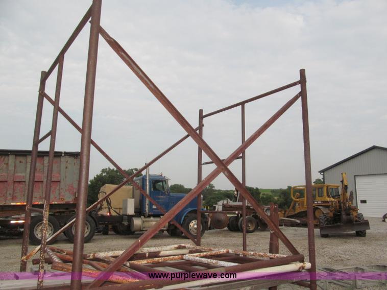 image for item AE9495 Shop built scaffold on running gear