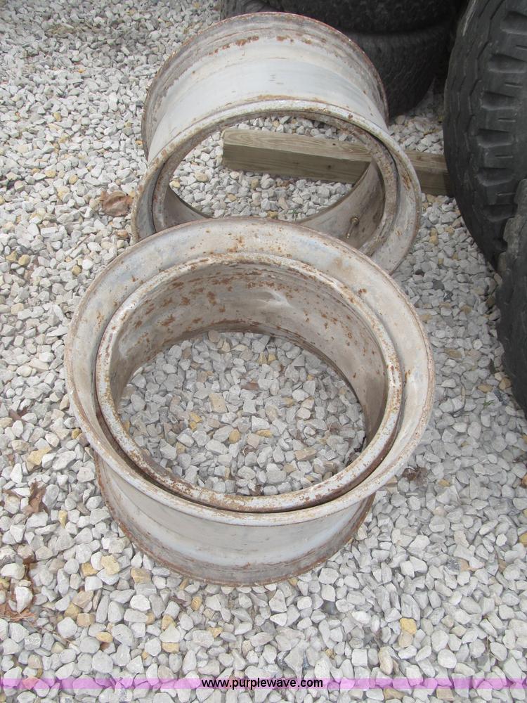image for item AE9498 Assorted tires and wheels