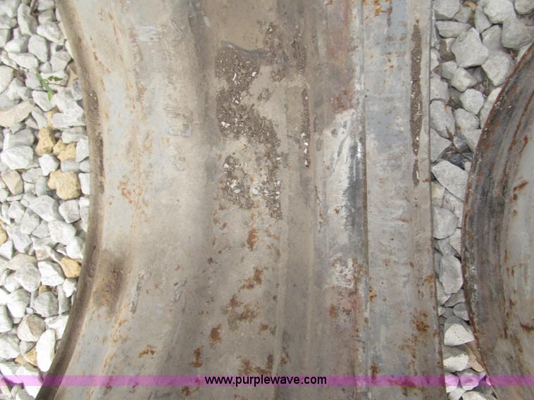 image for item AE9498 Assorted tires and wheels