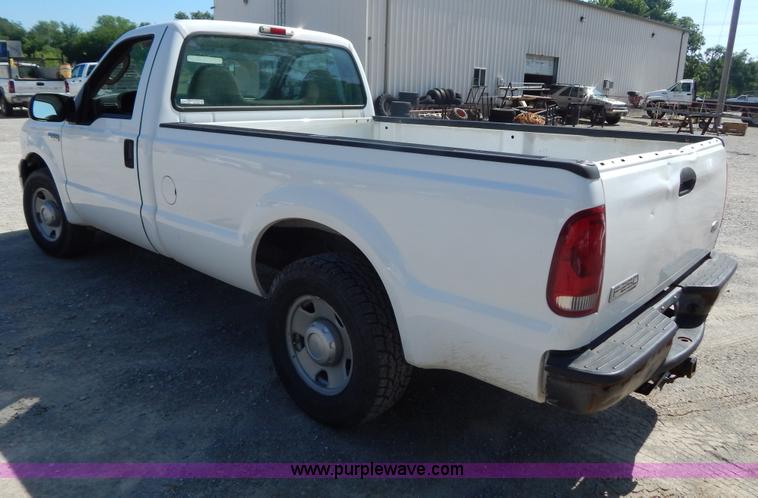 image for item AE9832 2005 Ford F250 pickup truck