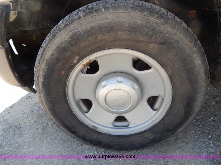 image for item AE9832 2005 Ford F250 pickup truck