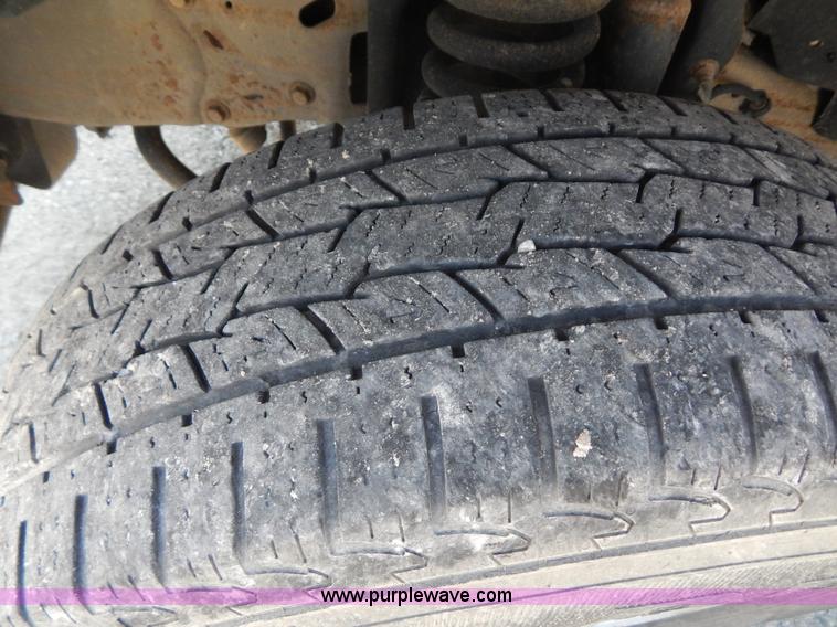 image for item AE9832 2005 Ford F250 pickup truck