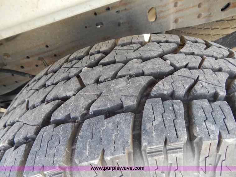 image for item AE9832 2005 Ford F250 pickup truck