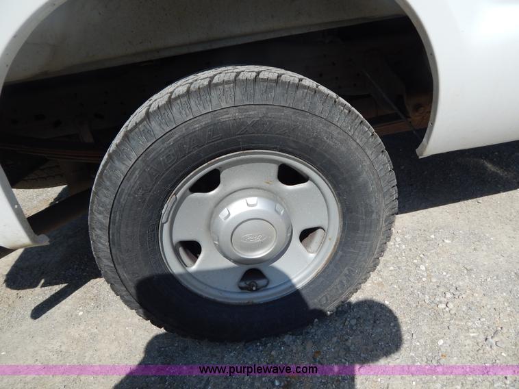 image for item AE9832 2005 Ford F250 pickup truck