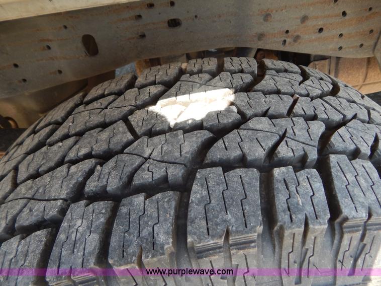 image for item AE9832 2005 Ford F250 pickup truck