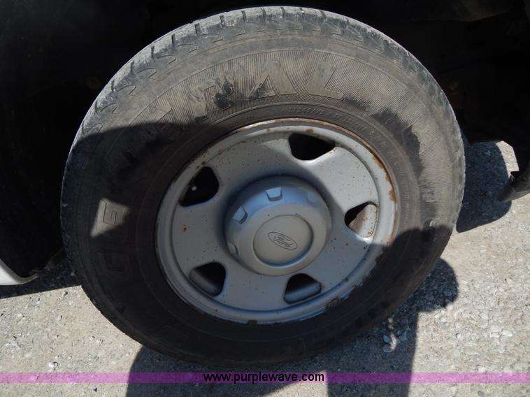 image for item AE9832 2005 Ford F250 pickup truck