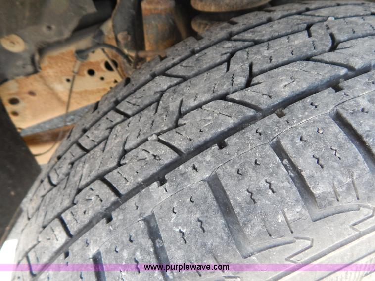 image for item AE9832 2005 Ford F250 pickup truck